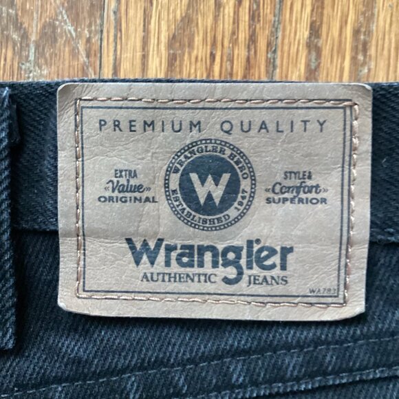 Black Wrangler Jorts - Picture 5 of 5